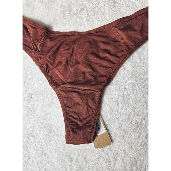 Skims  panty Nwt - Picture 3 of 8